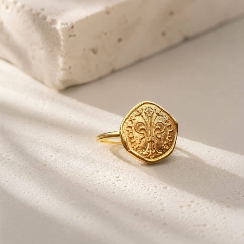anello-fiorino-antico-in-argento-placcato-oro-ambiente-pietra